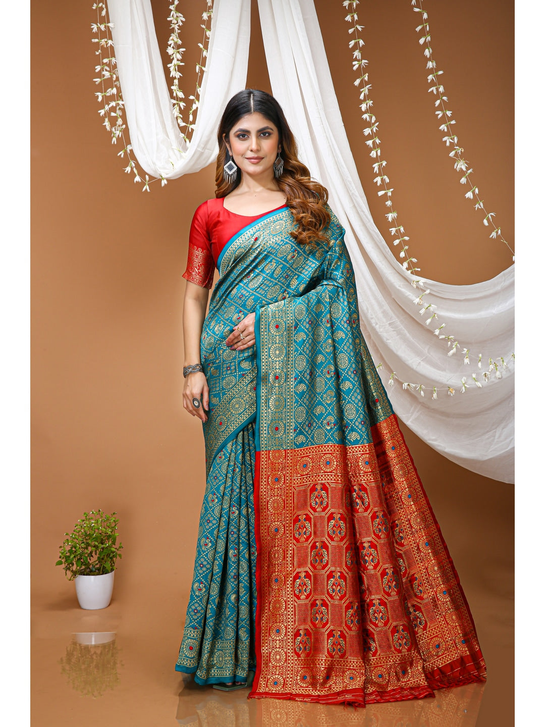 Peachmode Ferozi Jacquard Woven Kanchipuram Silk Saree - Image 1