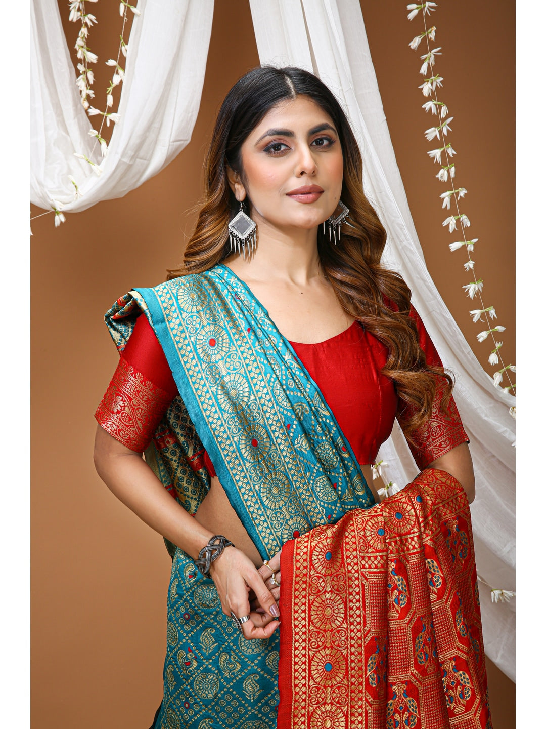 Peachmode Ferozi Jacquard Woven Kanchipuram Silk Saree - Image 5