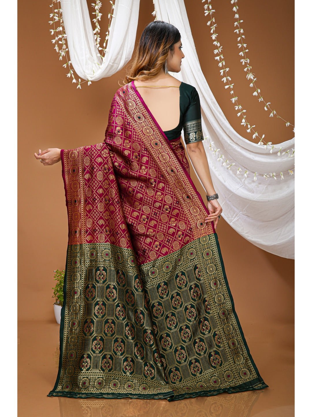 Peachmode Maroon Jacquard Woven Kanchipuram Silk Saree - Image 3