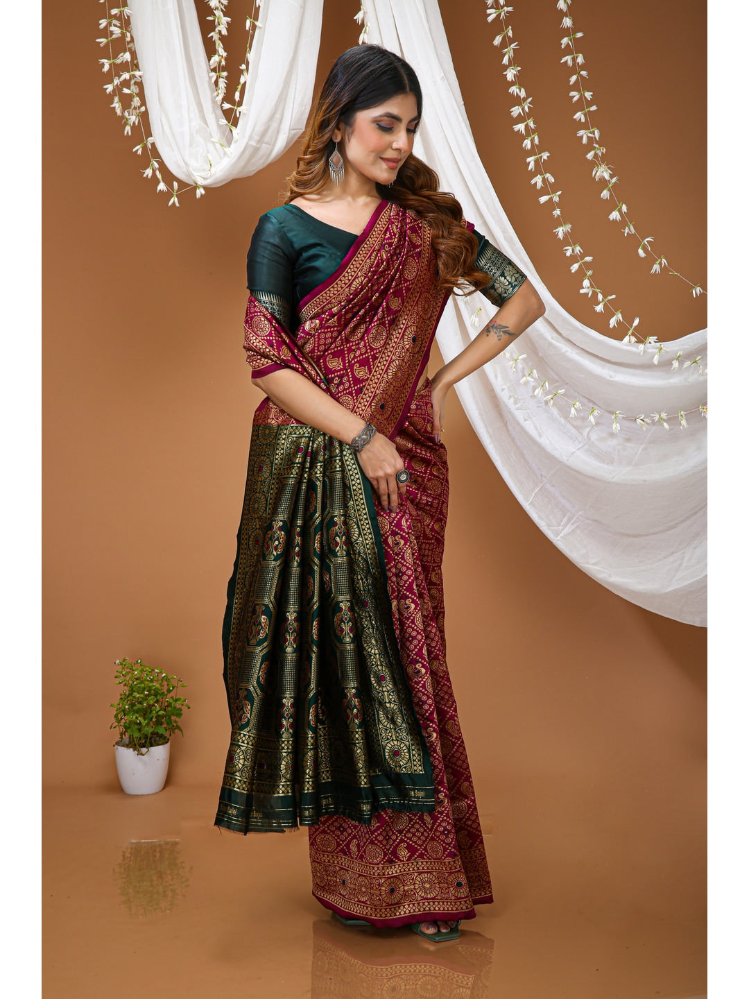 Peachmode Maroon Jacquard Woven Kanchipuram Silk Saree - Image 4