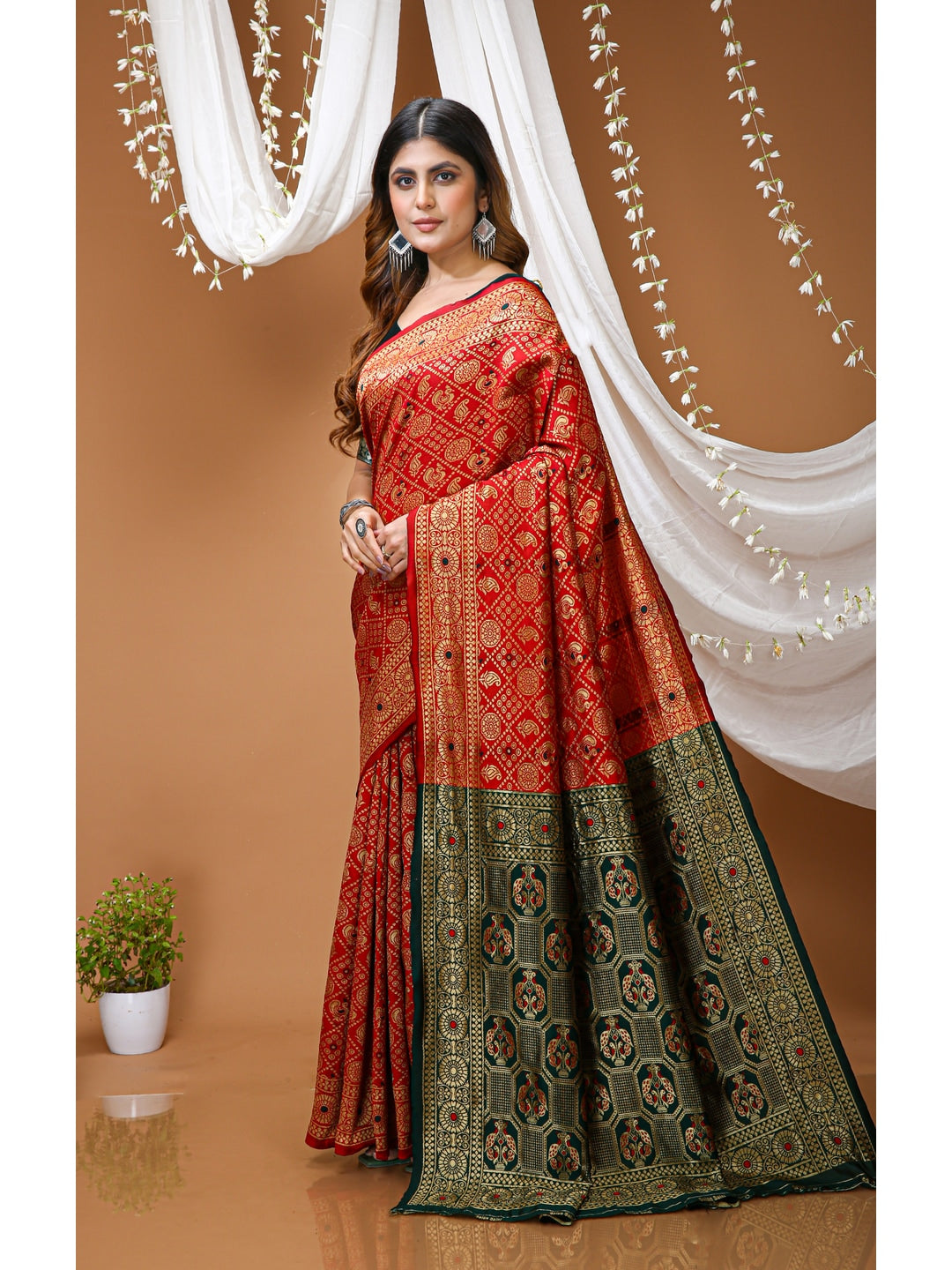 Peachmode Red Jacquard Woven Kanchipuram Silk Saree - Image 2