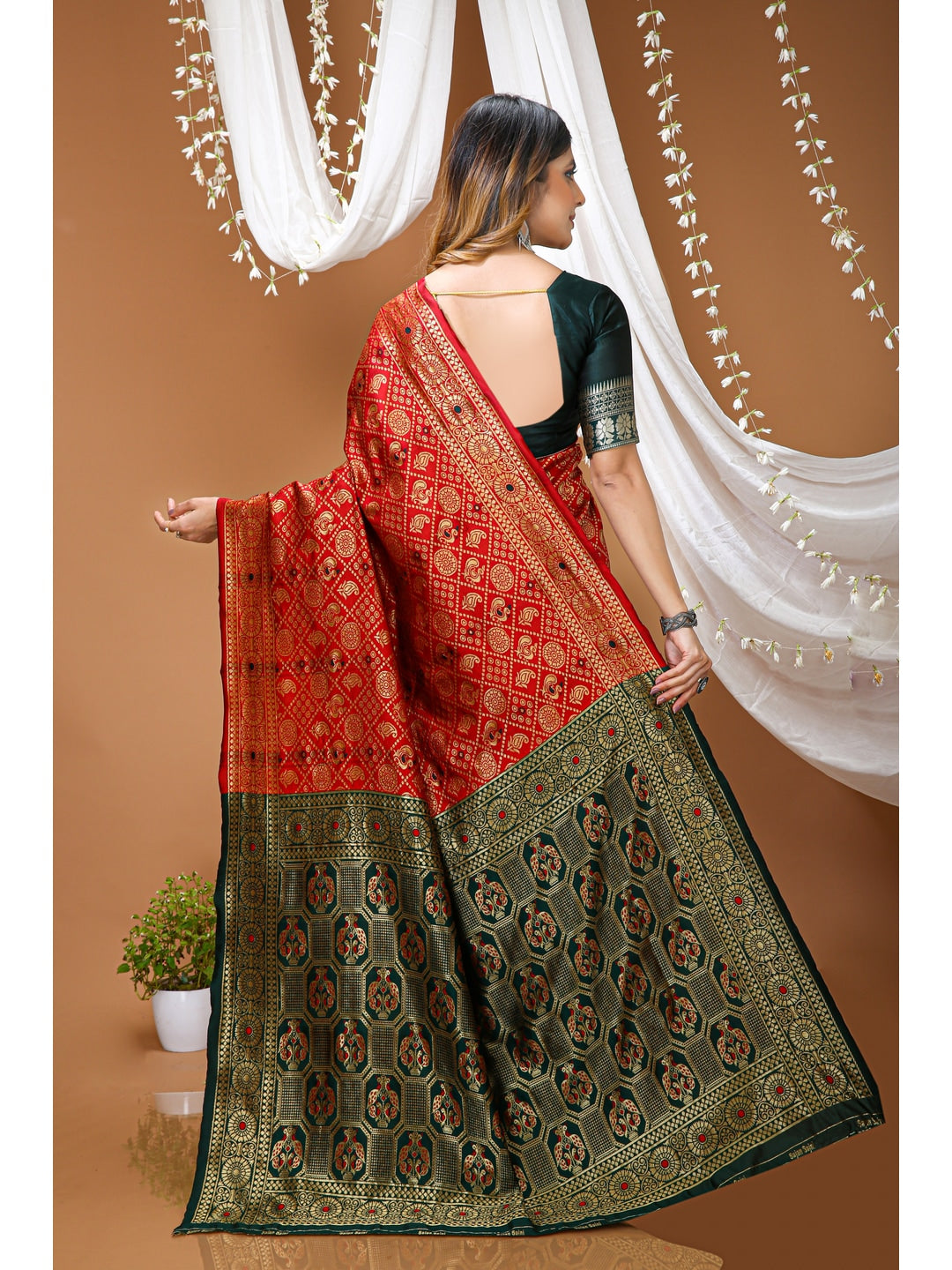 Peachmode Red Jacquard Woven Kanchipuram Silk Saree - Image 3
