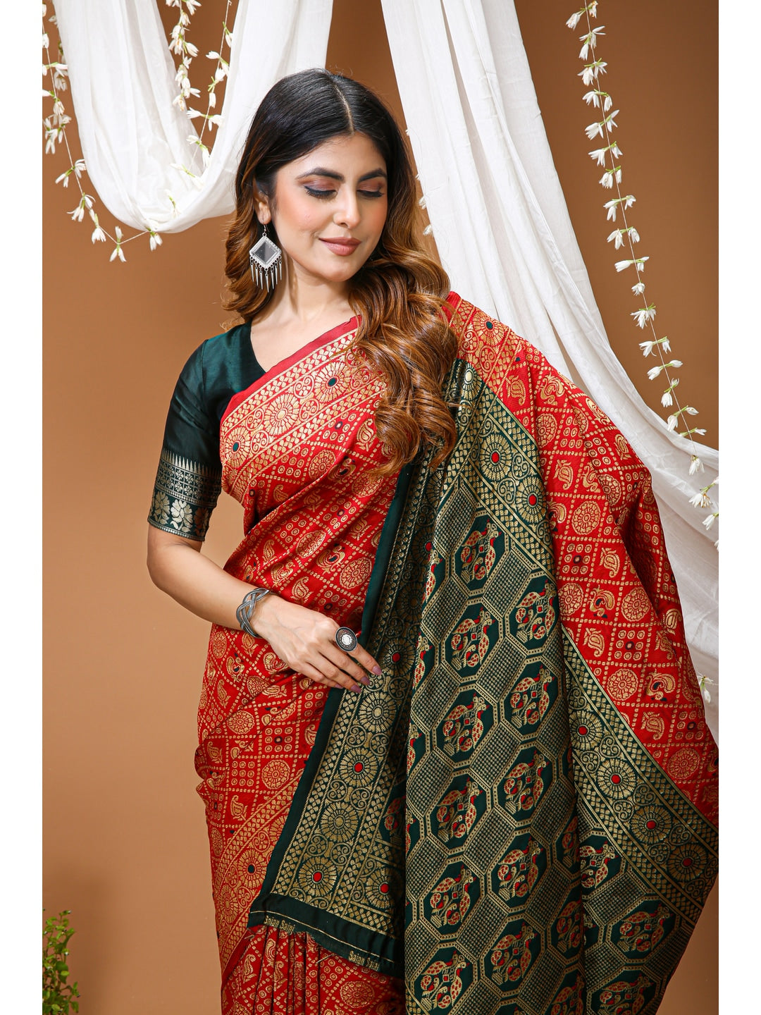 Peachmode Red Jacquard Woven Kanchipuram Silk Saree - Image 5