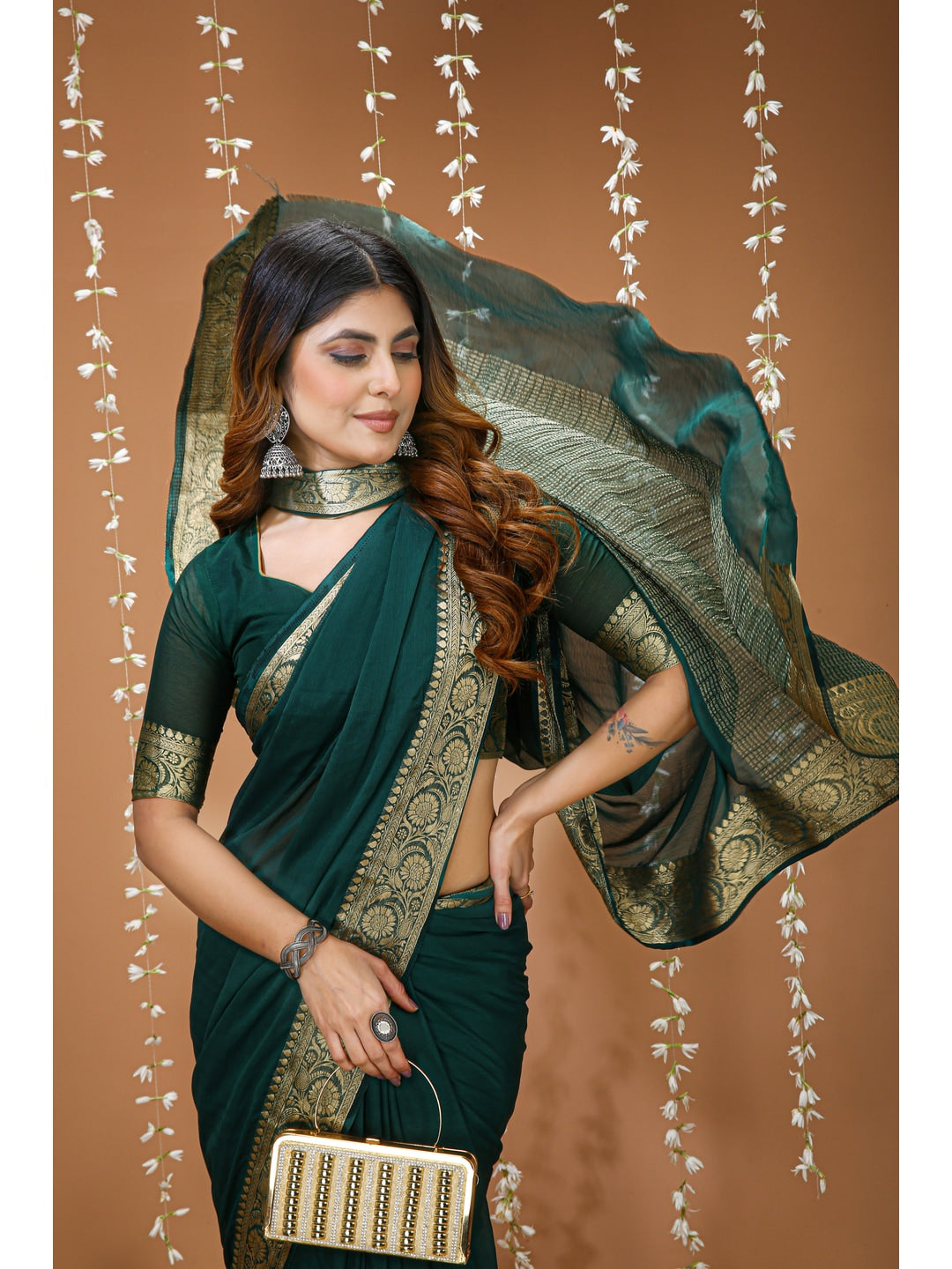 Peachmode Green Zari Woven Silk Blend Saree - Image 5
