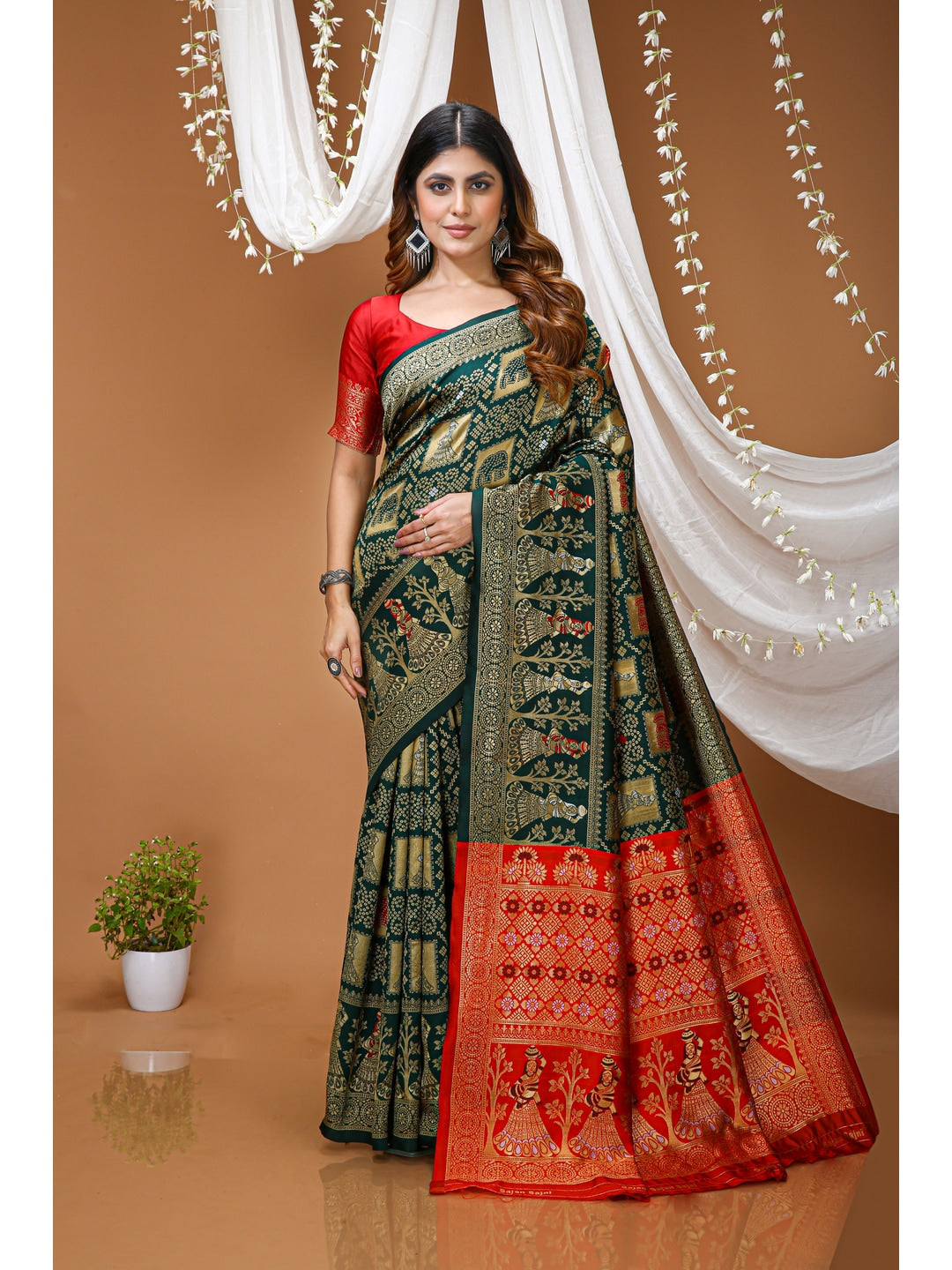Peachmode Green Jacquard Woven Soft Lichi Silk Kanchipuram Saree - Image 1