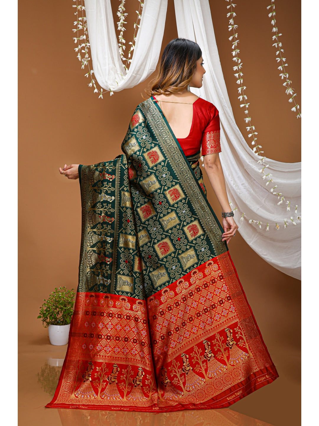 Peachmode Green Jacquard Woven Soft Lichi Silk Kanchipuram Saree - Image 3