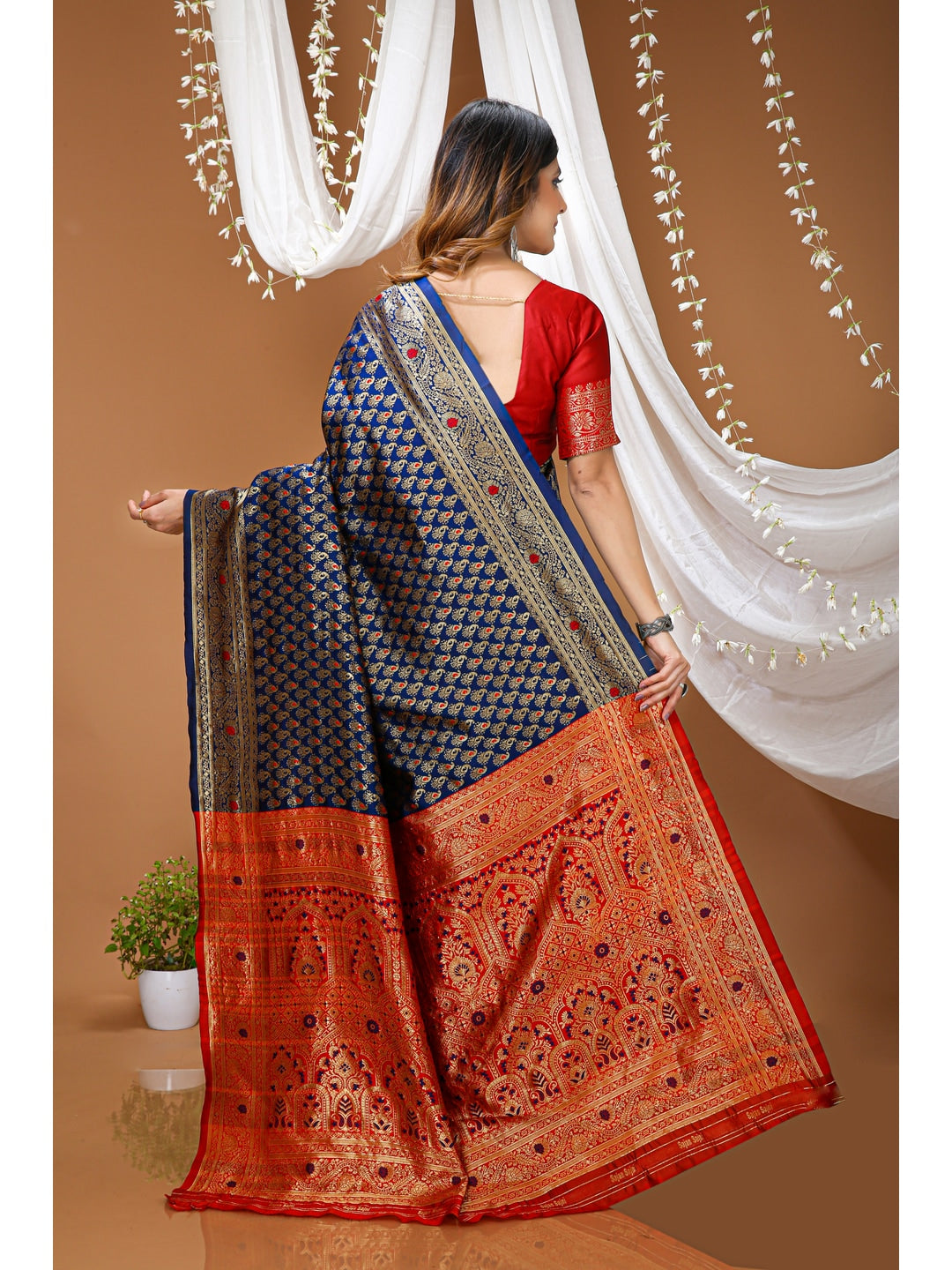 Peachmode Blue Jacquard Woven Soft Silk Kanchipuram Saree - Image 3