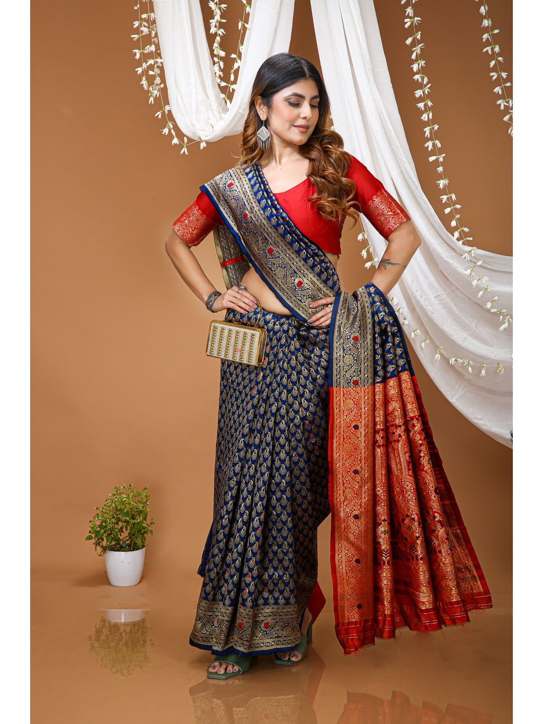 Peachmode Blue Jacquard Woven Soft Silk Kanchipuram Saree - Image 4