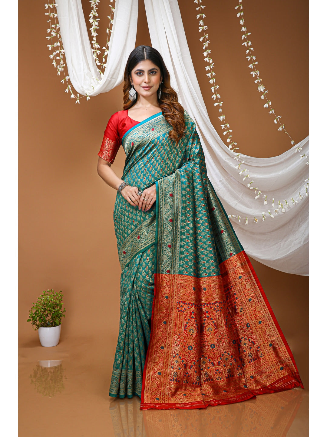 Peachmode Ferozi Jacquard Woven Soft Silk Kanchipuram Saree - Image 1