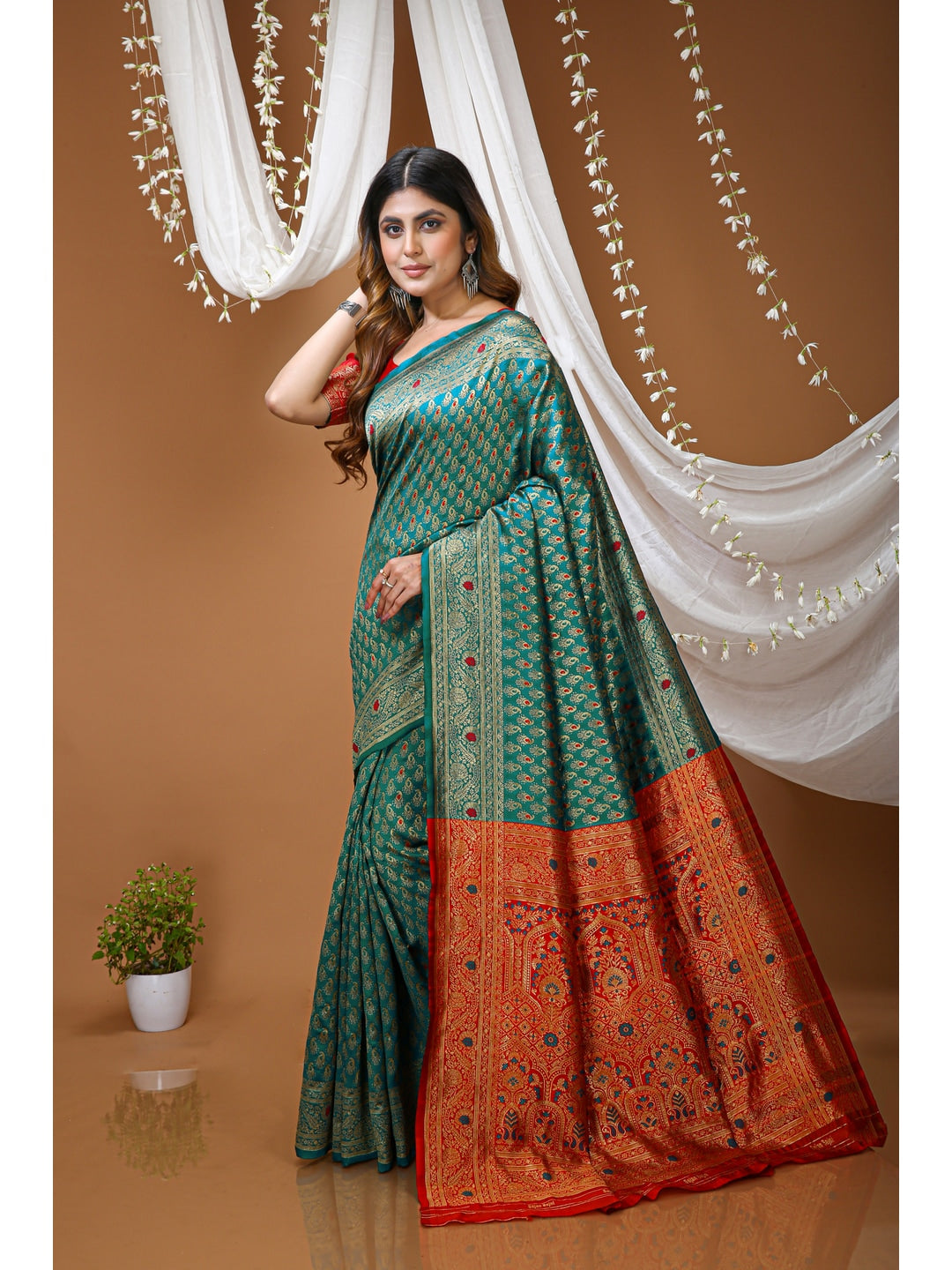 Peachmode Ferozi Jacquard Woven Soft Silk Kanchipuram Saree - Image 2