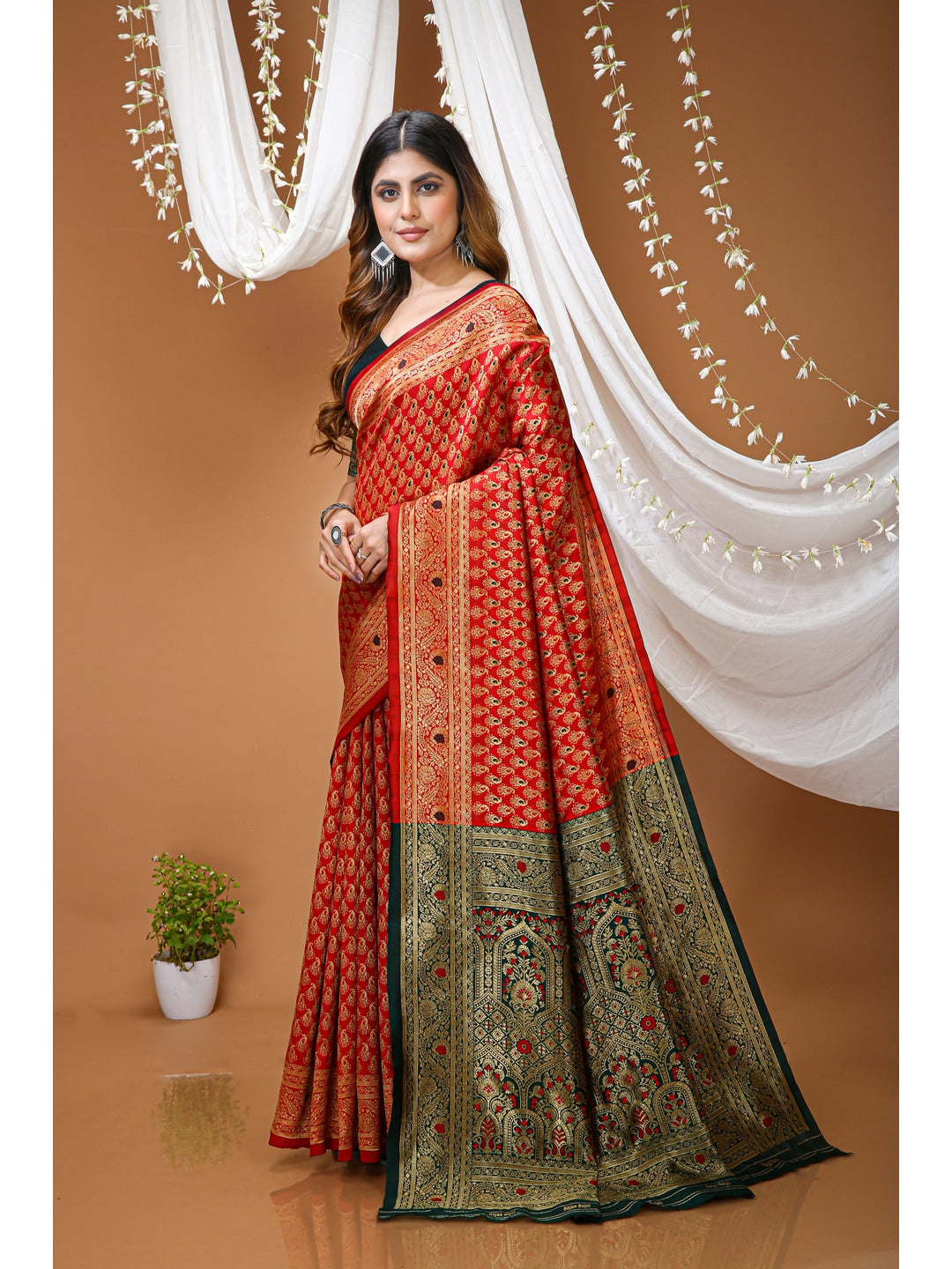 Peachmode Red Jacquard Woven Soft Silk Kanchipuram Saree - Image 2