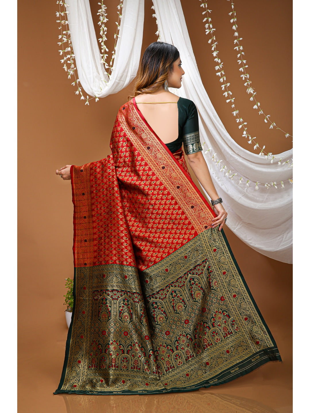 Peachmode Red Jacquard Woven Soft Silk Kanchipuram Saree - Image 3
