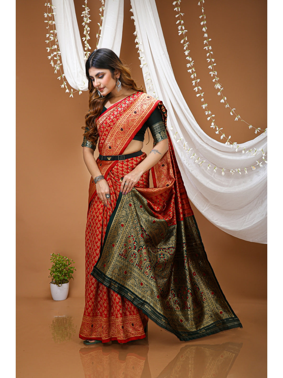 Peachmode Red Jacquard Woven Soft Silk Kanchipuram Saree - Image 4