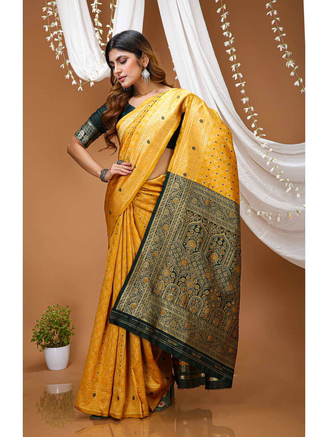 Peachmode Yellow Jacquard Woven Soft Silk Kanchipuram Saree - Image 4