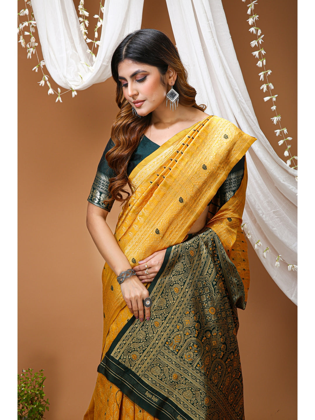 Peachmode Yellow Jacquard Woven Soft Silk Kanchipuram Saree - Image 5