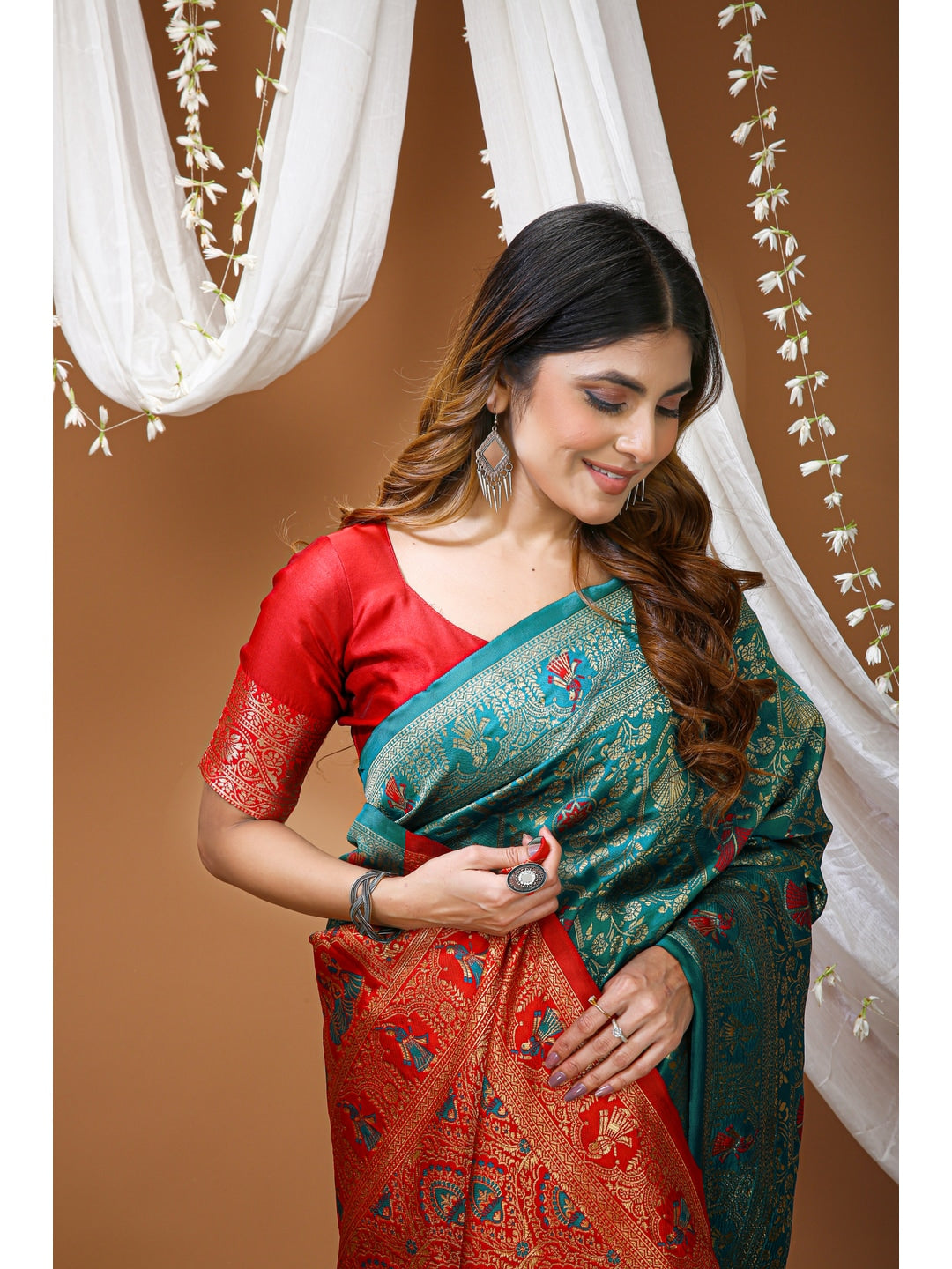 Peachmode Ferozi Heritage Jacquard Buta Soft Lichi Silk Saree - Image 4