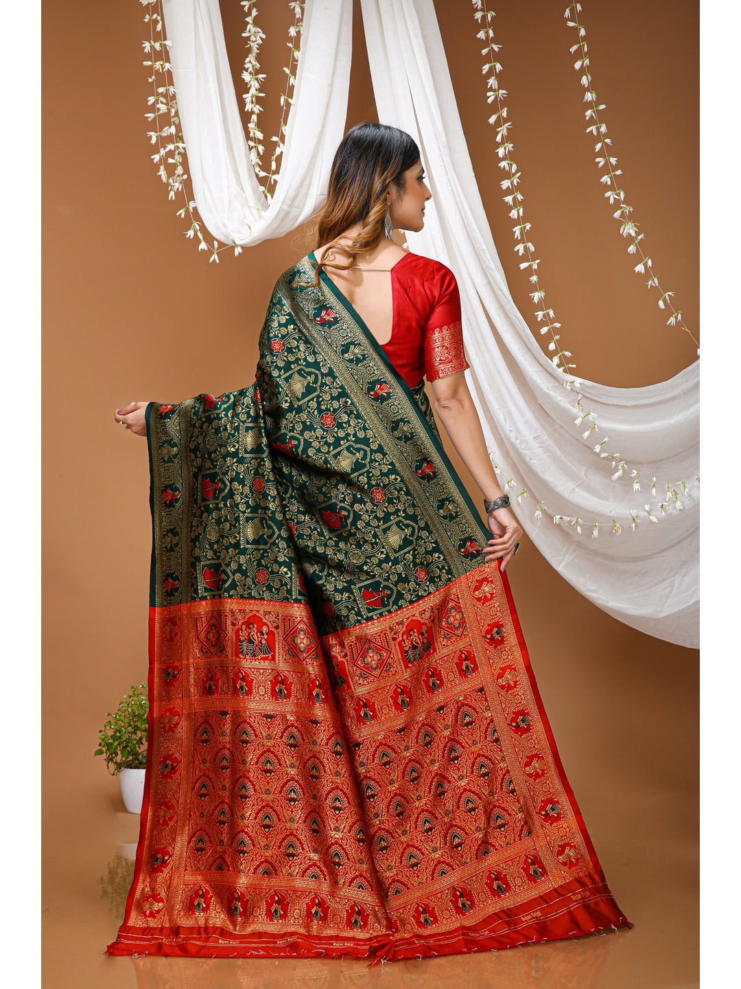 Peachmode Green Heritage Jacquard Buta Soft Lichi Silk Saree - Image 3