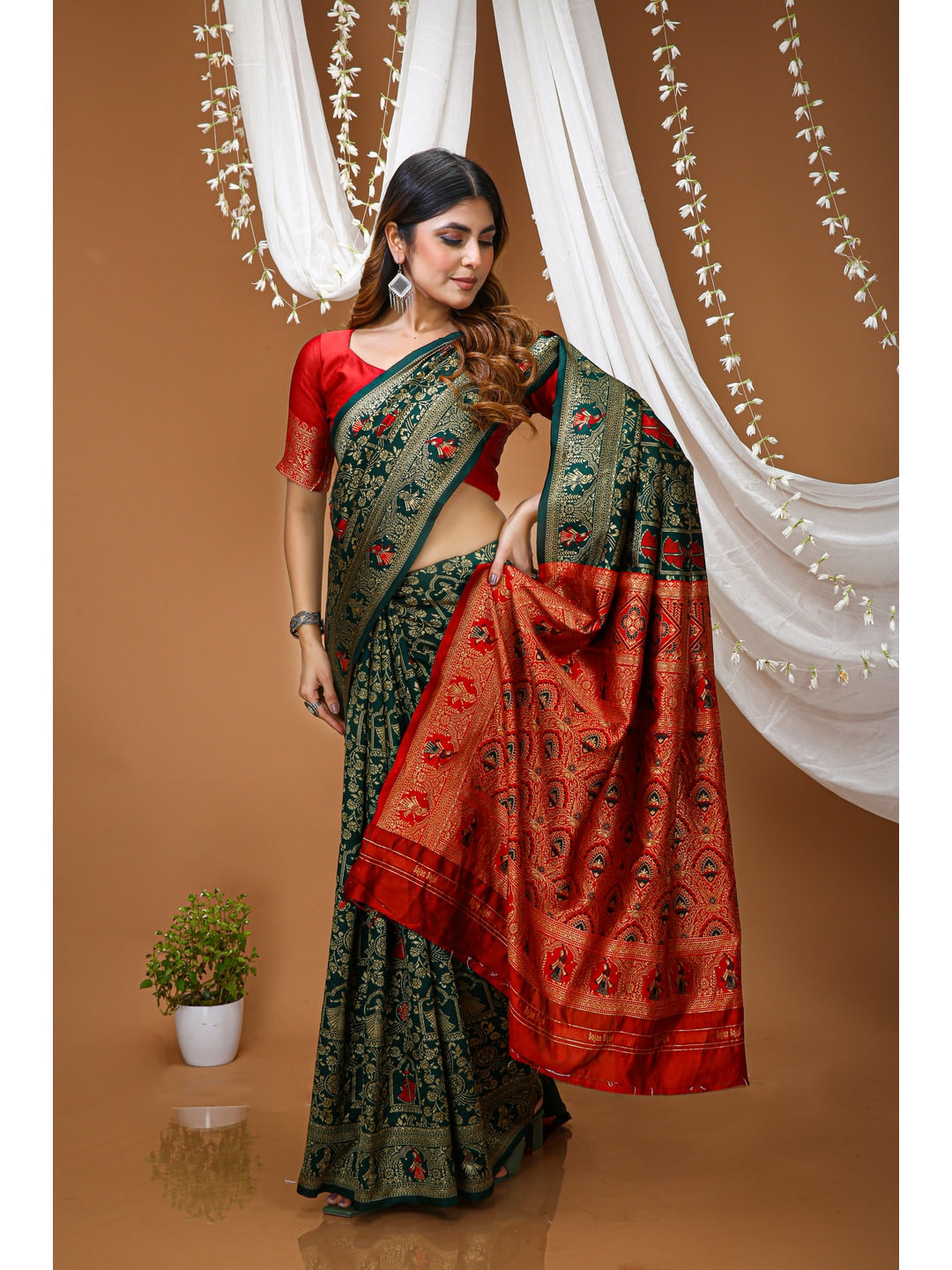 Peachmode Green Heritage Jacquard Buta Soft Lichi Silk Saree - Image 4
