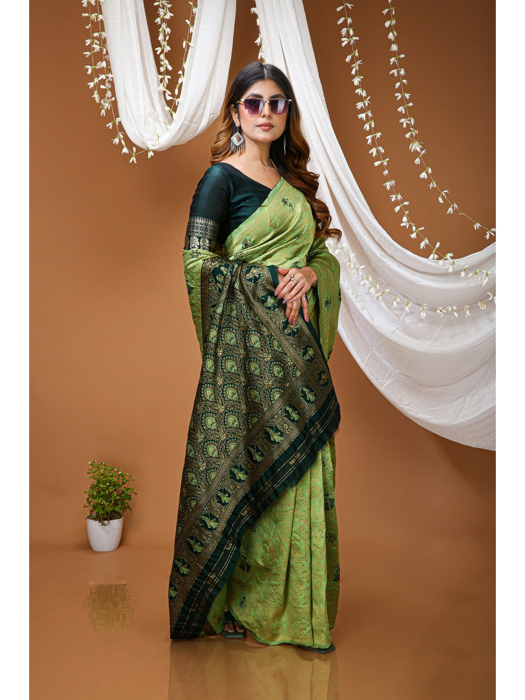 Peachmode Green Heritage Jacquard Buta Soft Lichi Silk Saree - Image 4