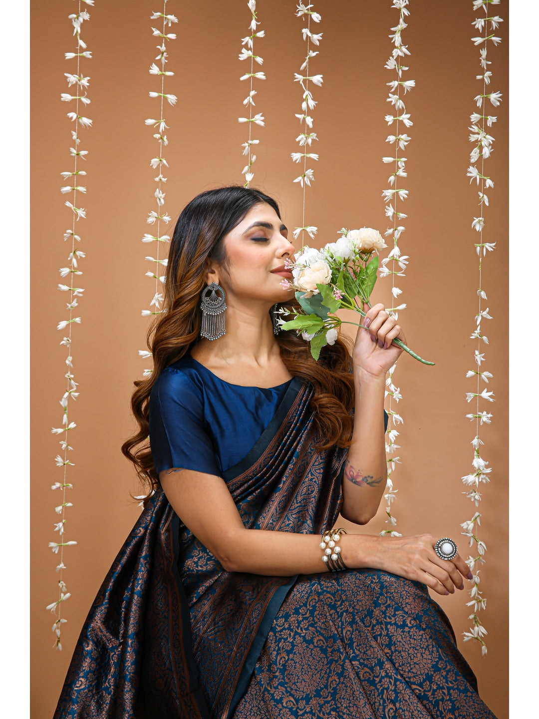 Peachmode Navy Blue Jacquard Woven Soft Lichi Silk Kanchipuram Saree - Image 5
