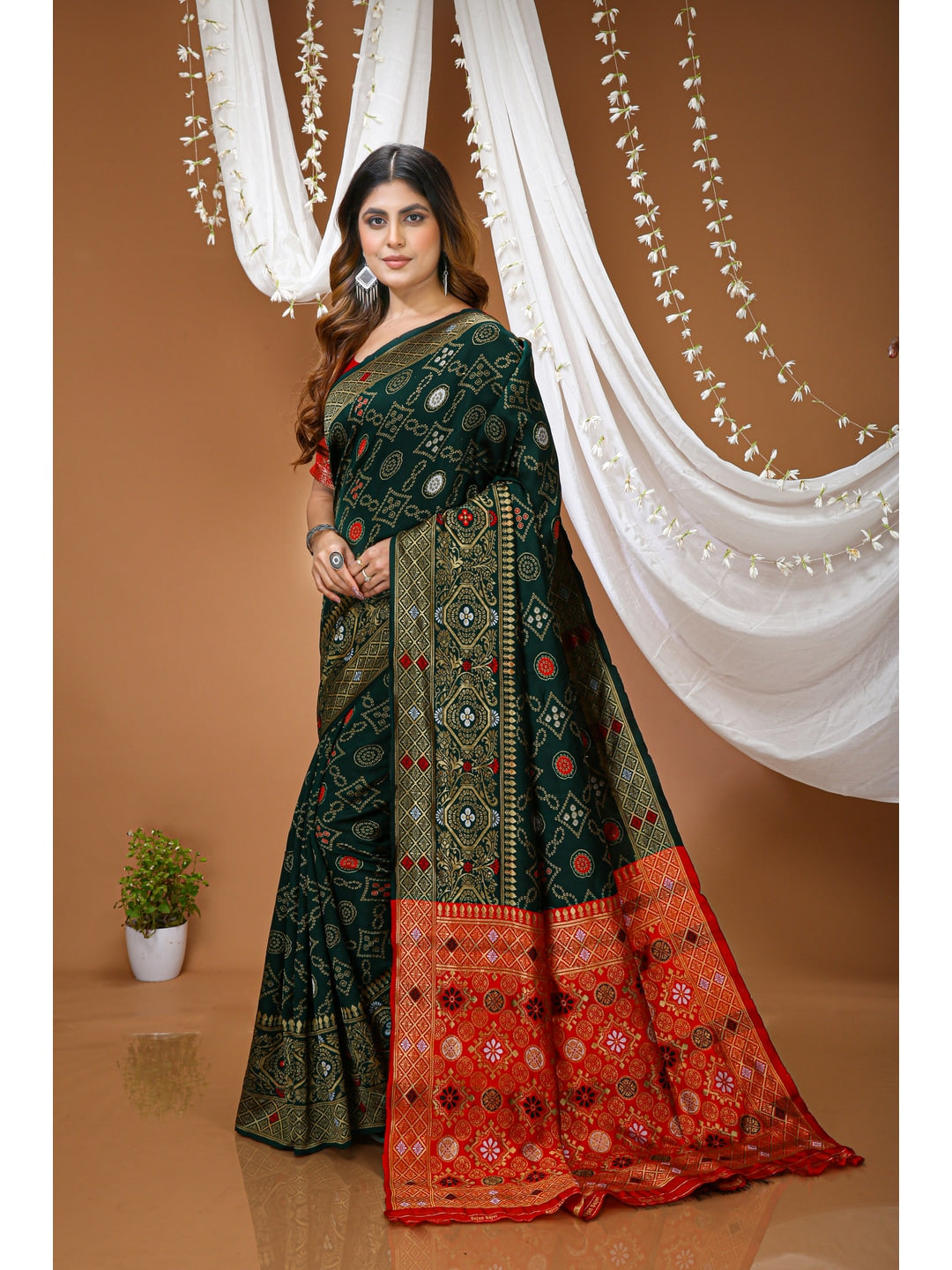 Peachmode Green Heavy Pallu Soft Lichi Silk Kanchipuram Saree - Image 2