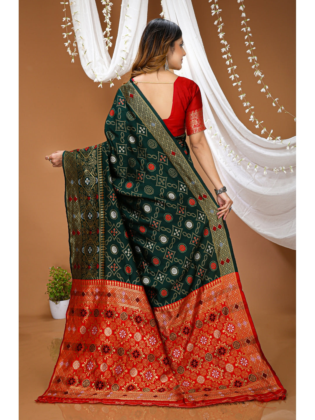 Peachmode Green Heavy Pallu Soft Lichi Silk Kanchipuram Saree - Image 5