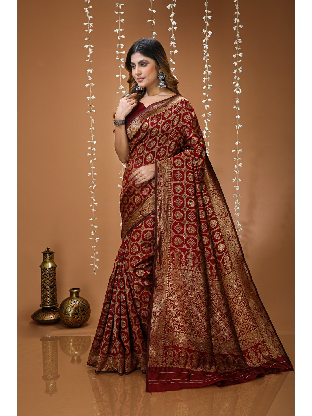 Peachmode Maroon Traditional Motif Soft Lichi Silk Saree - Image 2