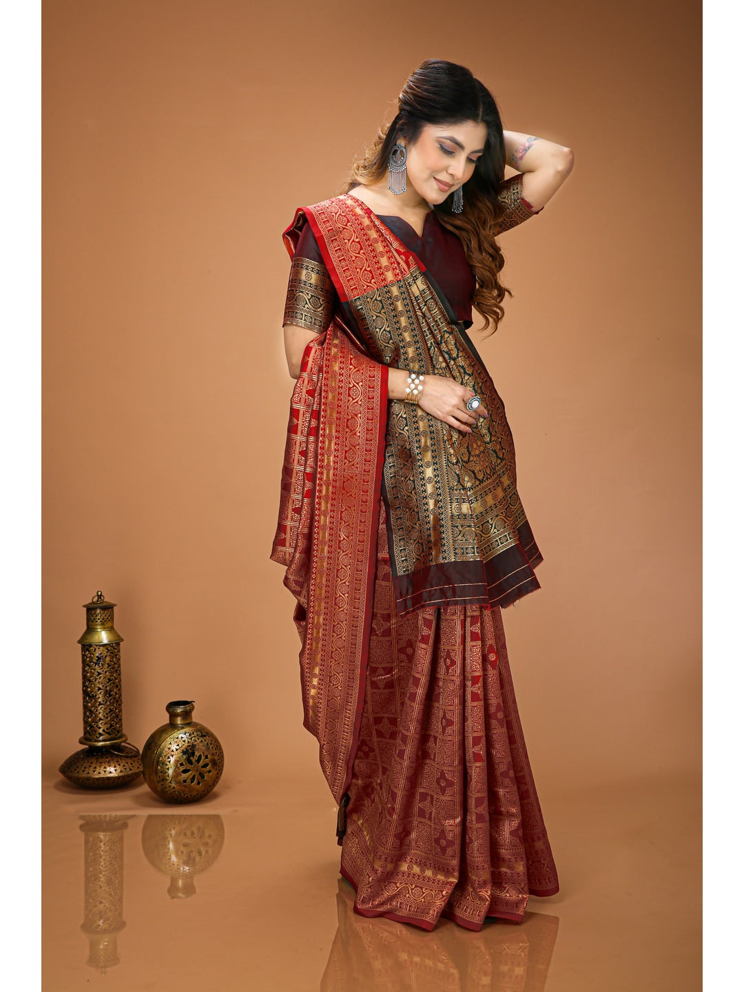 Peachmode Red Traditional Motif Soft Lichi Silk Saree - Image 4