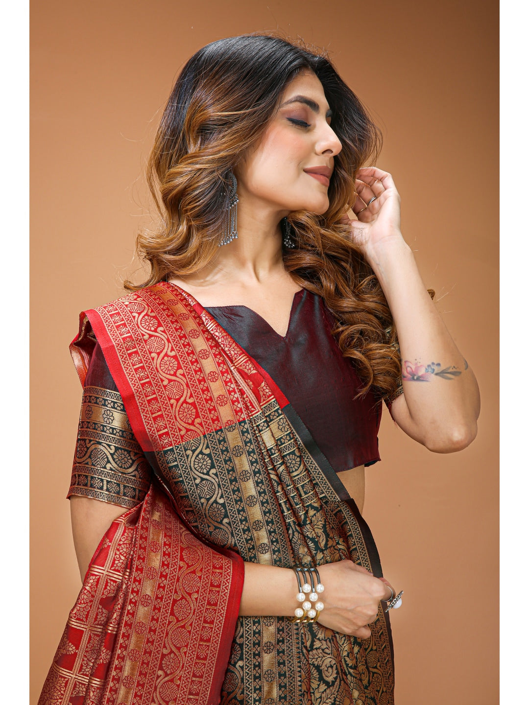 Peachmode Red Traditional Motif Soft Lichi Silk Saree - Image 5