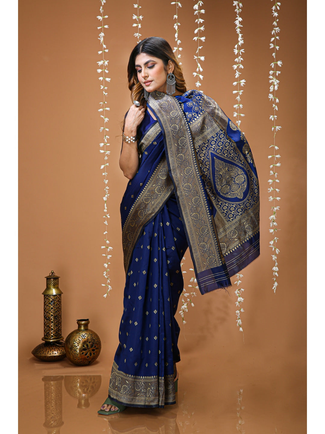 Peachmode Navy Blue Grand Pallu Soft Lichi Silk Saree - Image 4