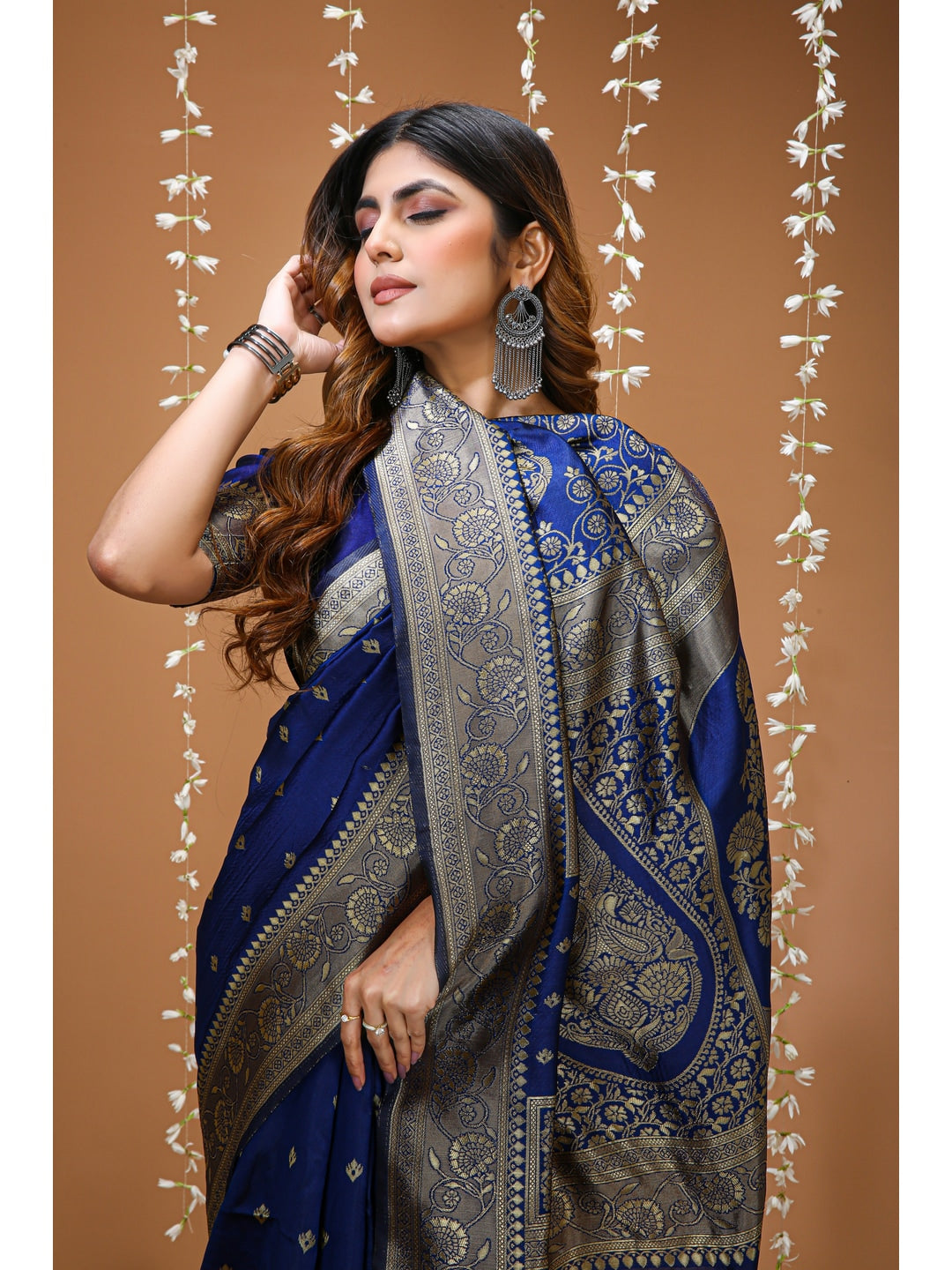 Peachmode Navy Blue Grand Pallu Soft Lichi Silk Saree - Image 5