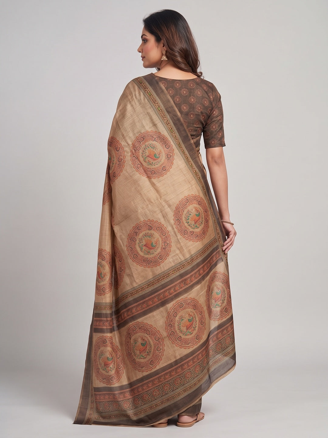 Peachmode Chikoo Paisley Medallion Printed Art Silk Saree - Image 3
