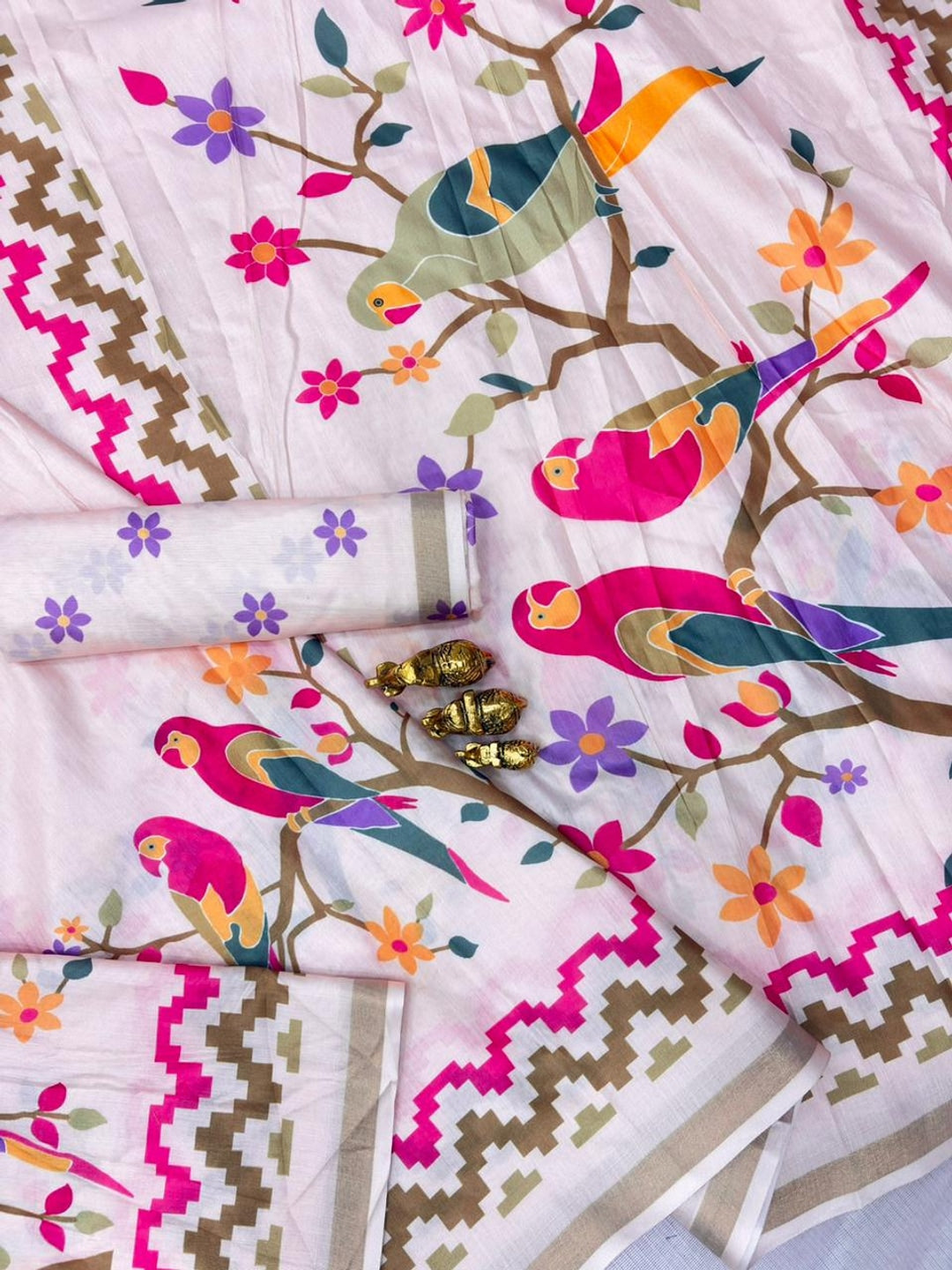Peachmode Light Pink Digital Printed Mul Cotton Saree - Image 2