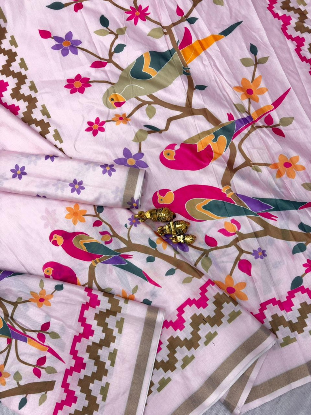 Peachmode Light Pink Digital Printed Mul Cotton Saree - Image 3
