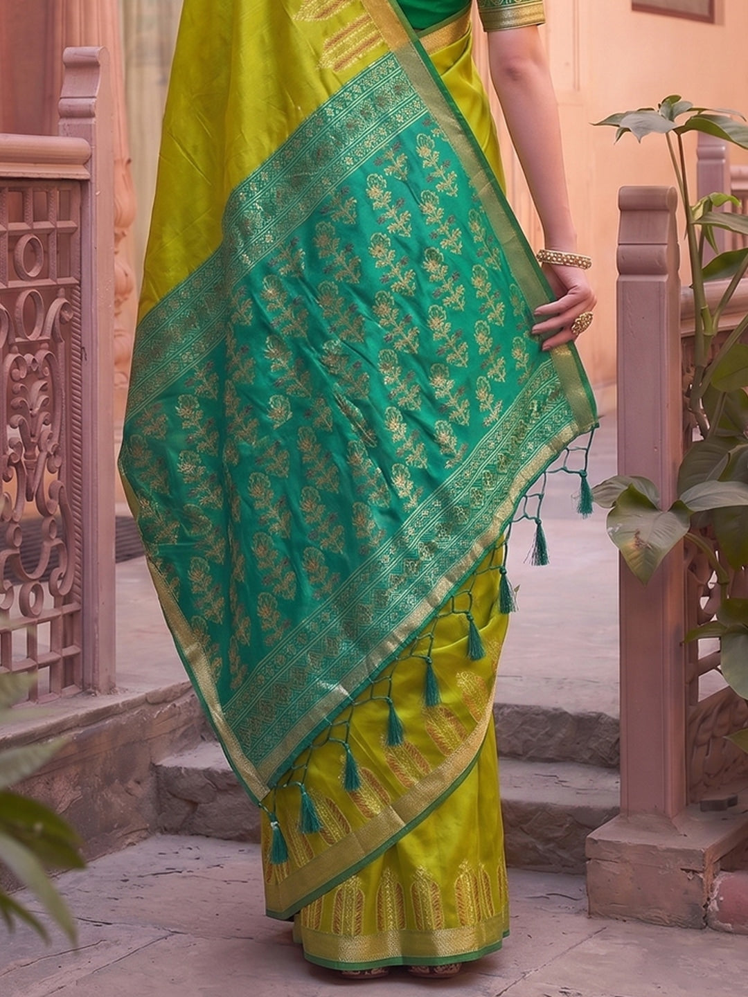 Peachmode Mustrd Green Soft Silk Woven Saree - Image 4