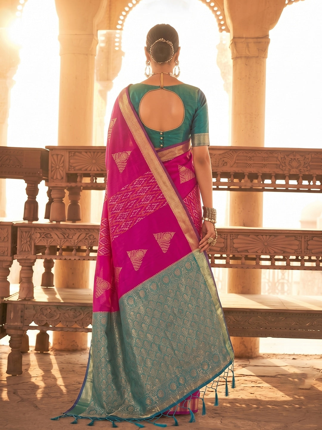 Peachmode Magenta Soft Silk Woven Saree - Image 2