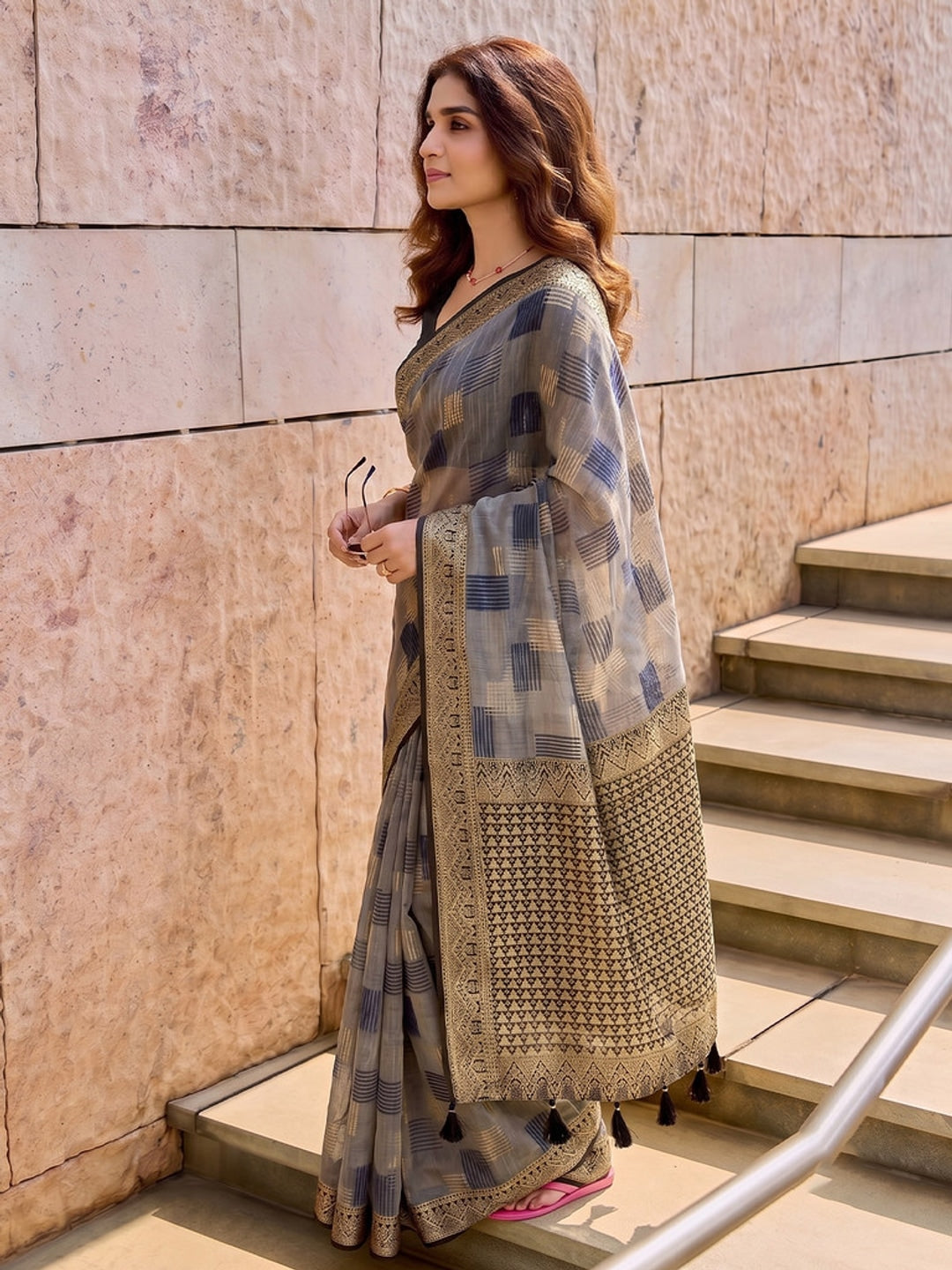 Peachmode Grey Linen Cotton Woven Saree - Image 2