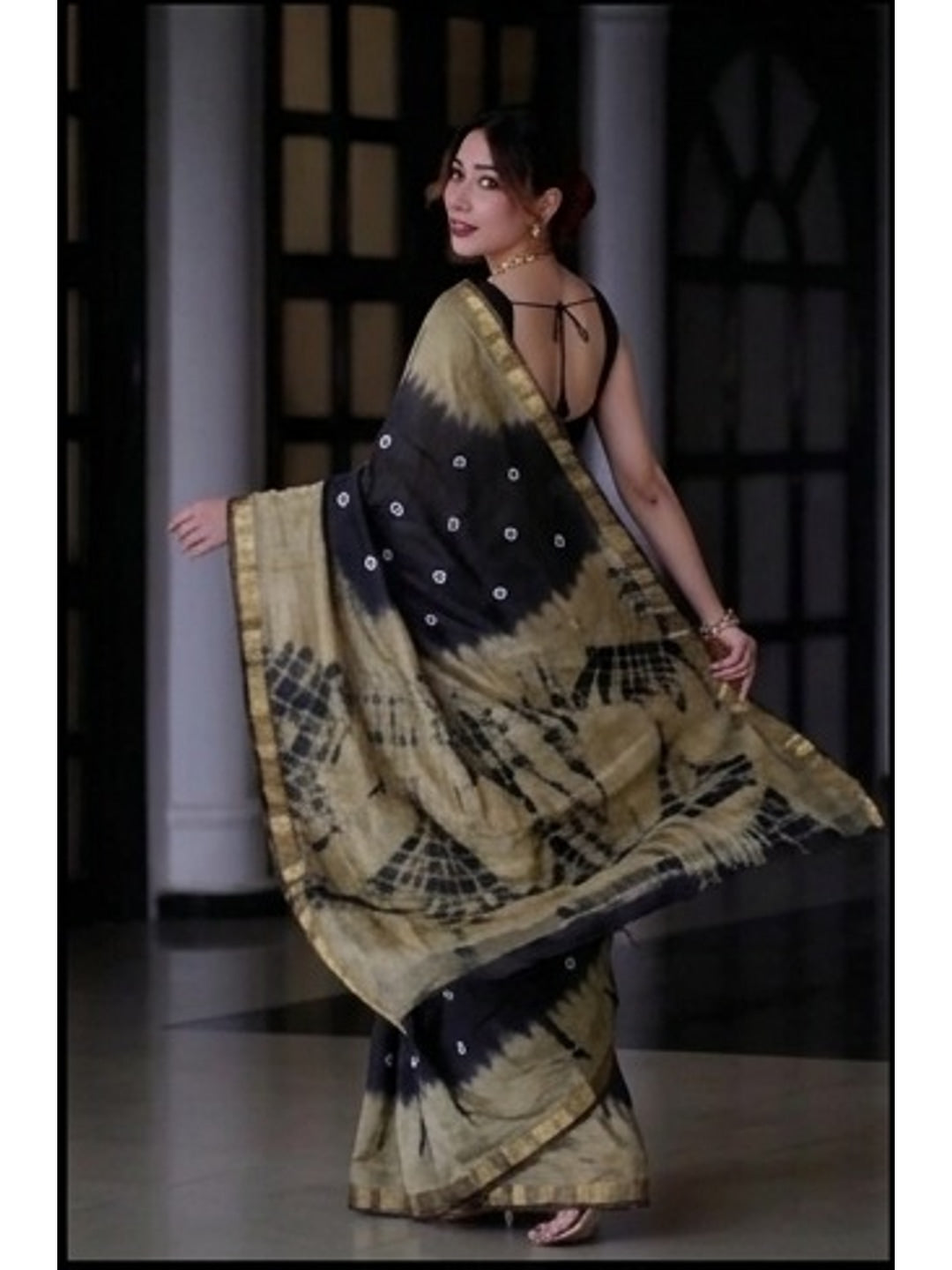 Peachmode Black & Beige Shibori Bandhani Mul Cotton Saree - Image 4