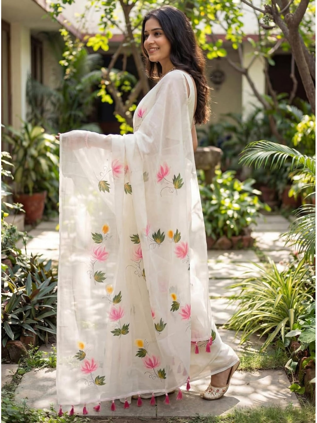 Peachmode White Floral Printed Linen Saree - Image 4