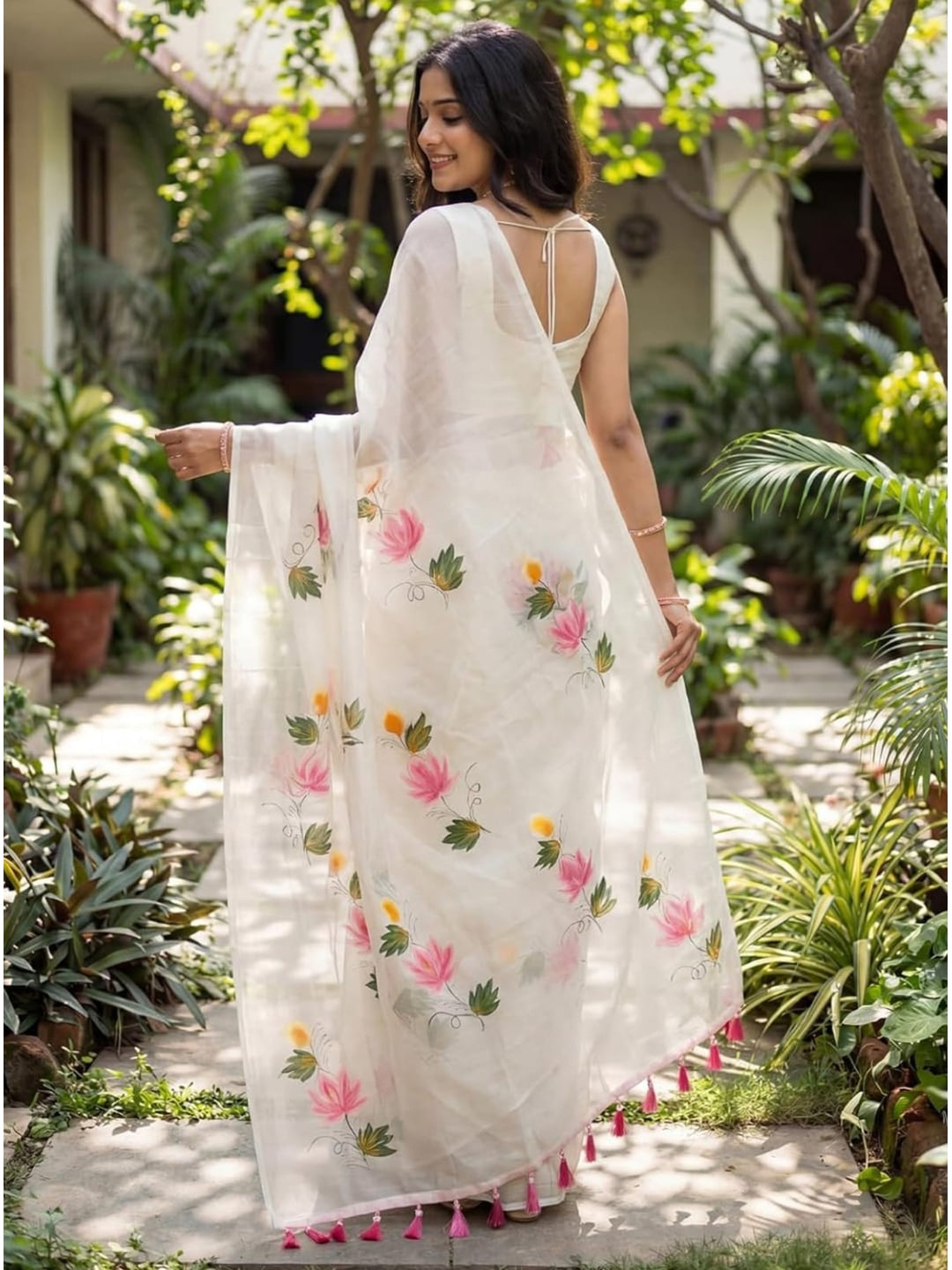 Peachmode White Floral Printed Linen Saree - Image 5