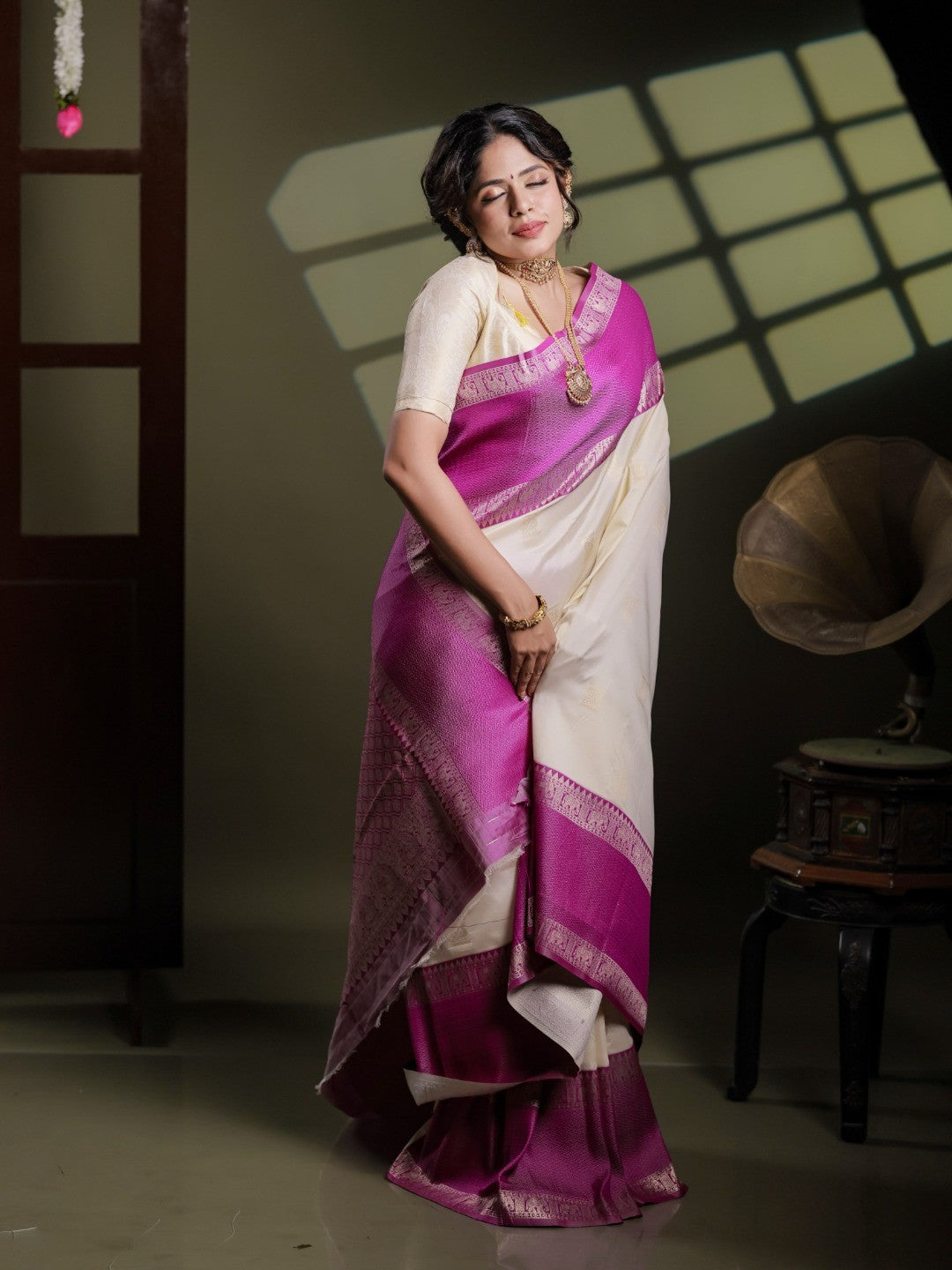 Peachmode Cream Kanjivaram Soft Silk Zari Saree - Image 1