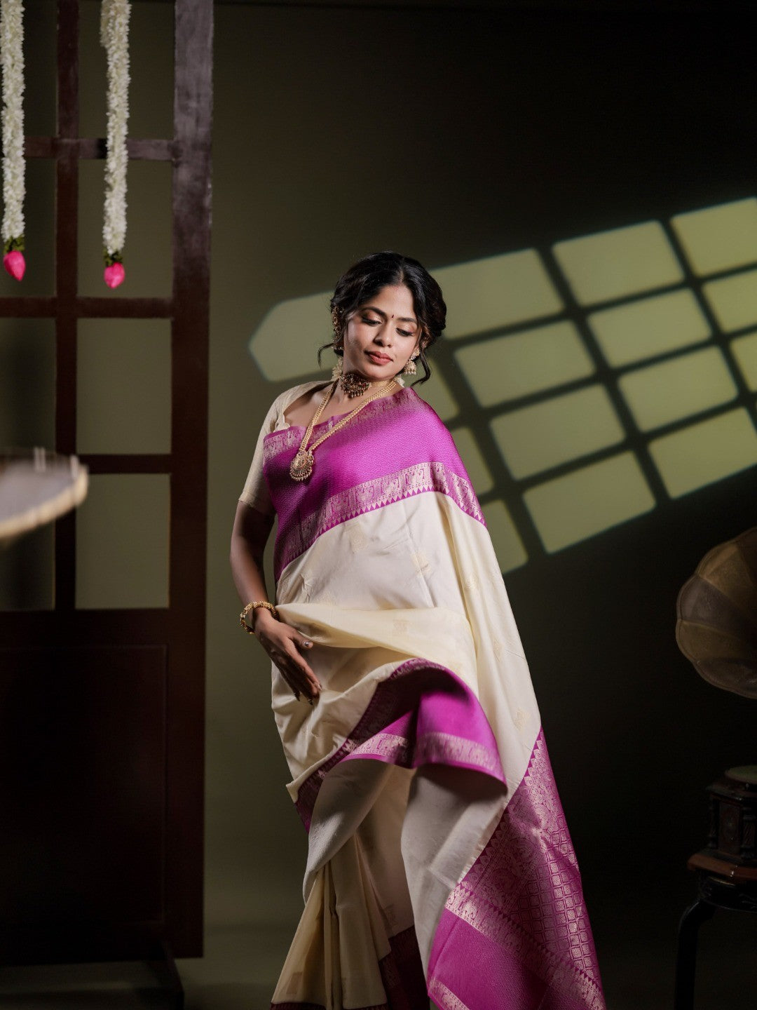 Peachmode Cream Kanjivaram Soft Silk Zari Saree - Image 4