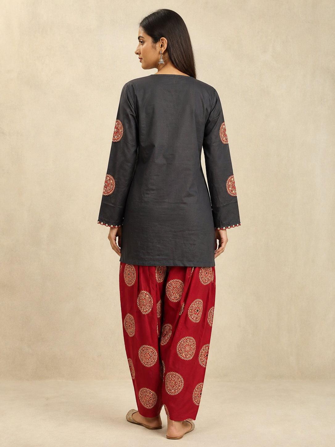 Peachmode Maroon Pure Cotton Embroidered Top Bottom Set - Image 4