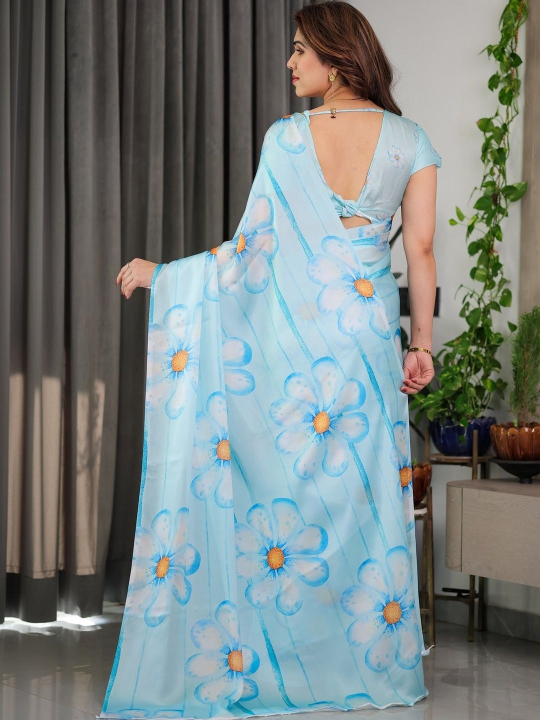 Peachmode Baby Blue Daisy Floral Print Soft Georgette Saree - Image 2