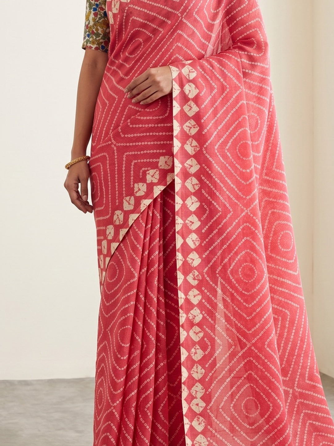 Gajari Pink Bandhani Printed Linen Saree With Delicate Tassel Border - Image 2