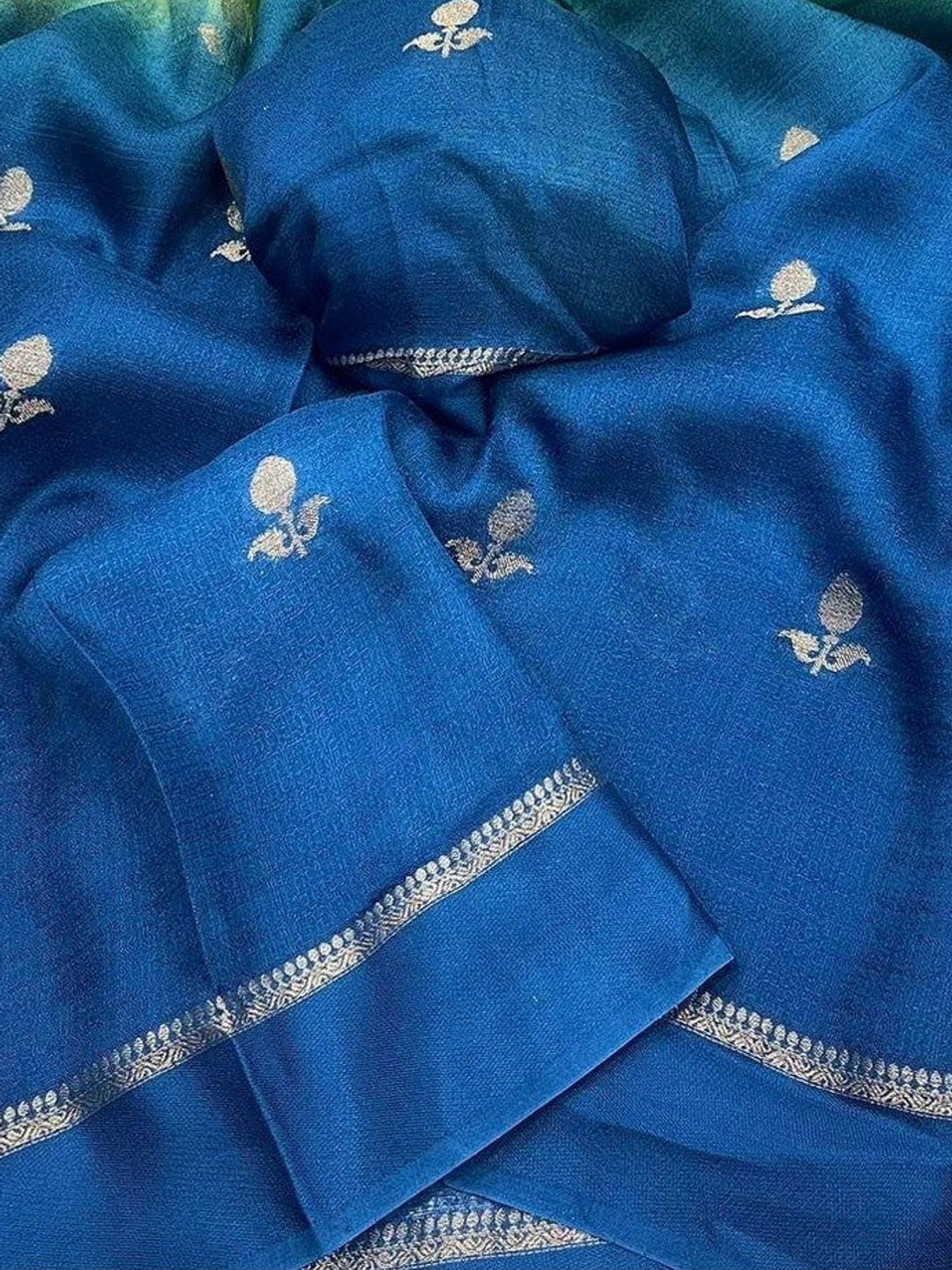 Peachmode Green Viscose Khadi Silk Zari Saree - Image 1