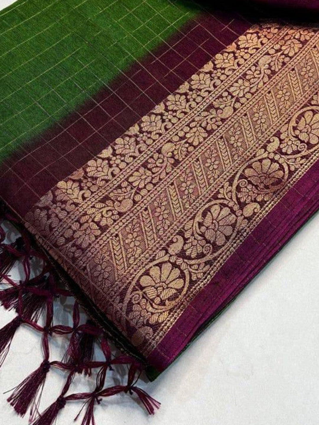 Traditional Green Check Pattern Dola Silk Saree Highlighted with Jacquard Border Work & Tassel Pallu - Image 1