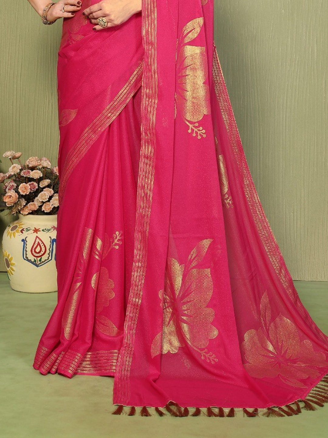 Elegant Pink Georgette Saree Adorned With Floral Foil Print & Rich Zari Border With Tassel Pallu - Image 2