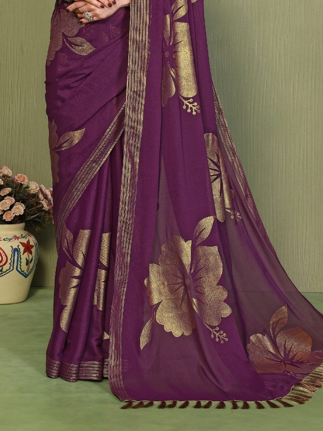 Elegant Wine Georgette Saree Adorned With Floral Foil Print & Rich Zari Border With Tassel Pallu - Image 2