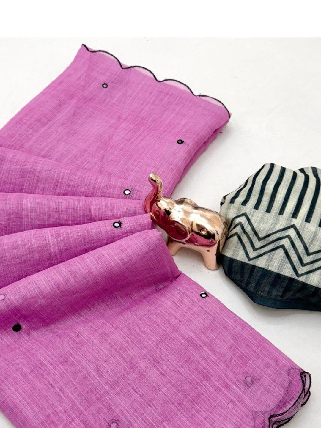 Stylish Pink Linen Saree with Multicolor Printed Motifs Minimal Elegant Look - Image 3